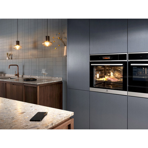Image of        Electrolux Forno A vapore MealAssist con SteamPro Serie 800 Connessione Wi-Fi
