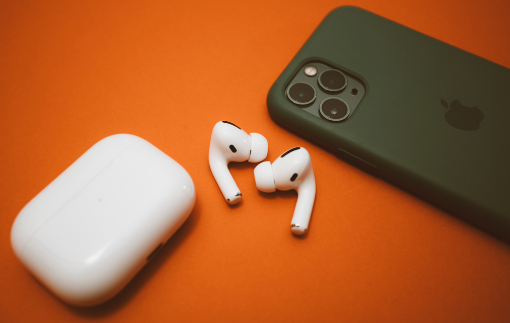 Come Collegare le Airpods a iPhone | Unieuro
