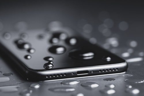 Scegliere Materiali Smartphone Impermeabili | Unieuro
